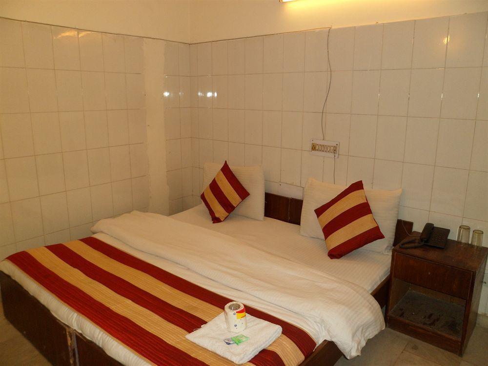 Hotel Arjun New Delhi Eksteriør billede