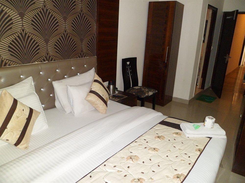 Hotel Arjun New Delhi Eksteriør billede