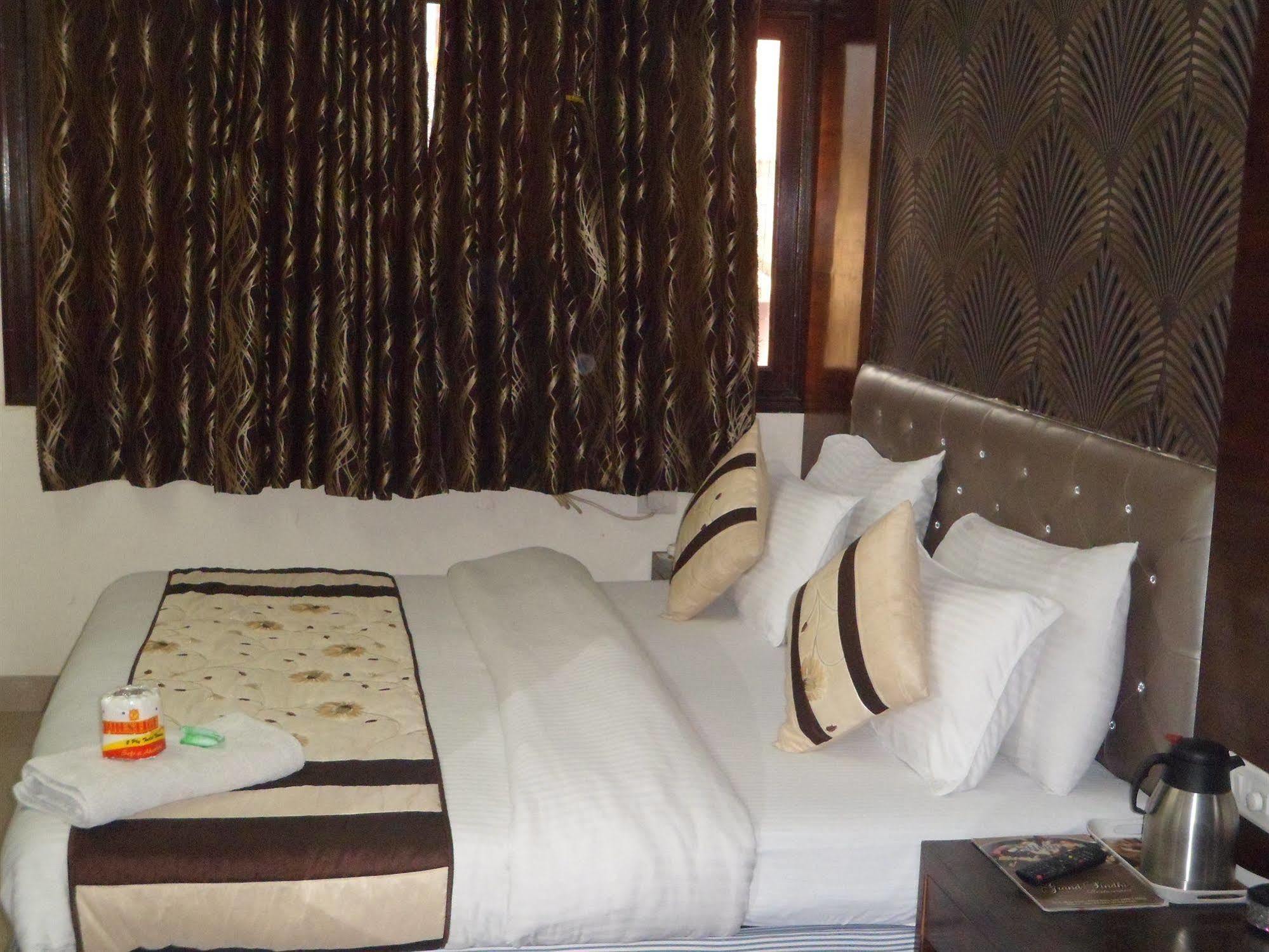 Hotel Arjun New Delhi Eksteriør billede