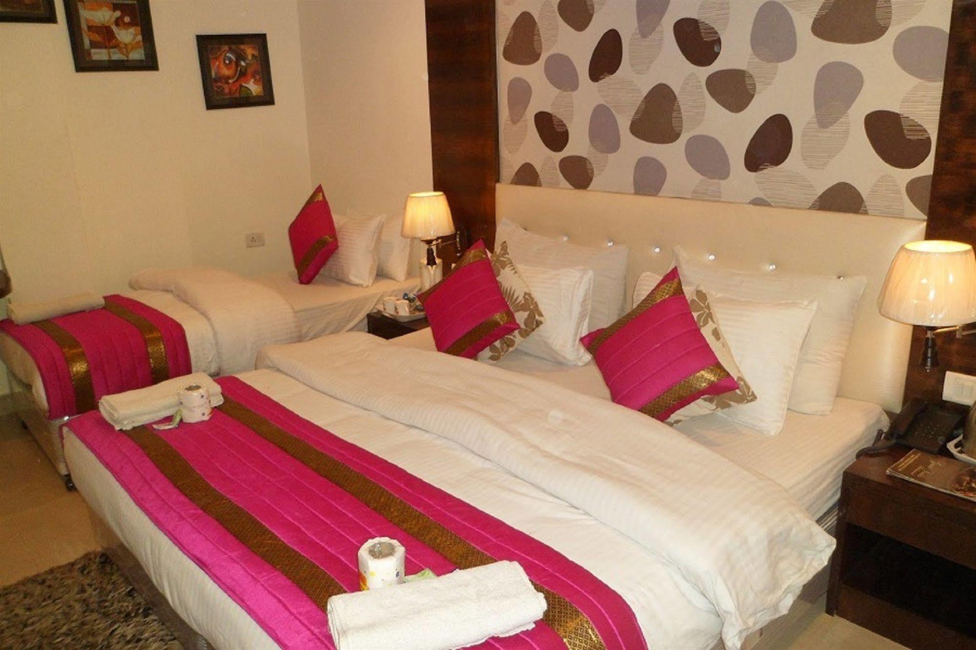 Hotel Arjun New Delhi Eksteriør billede