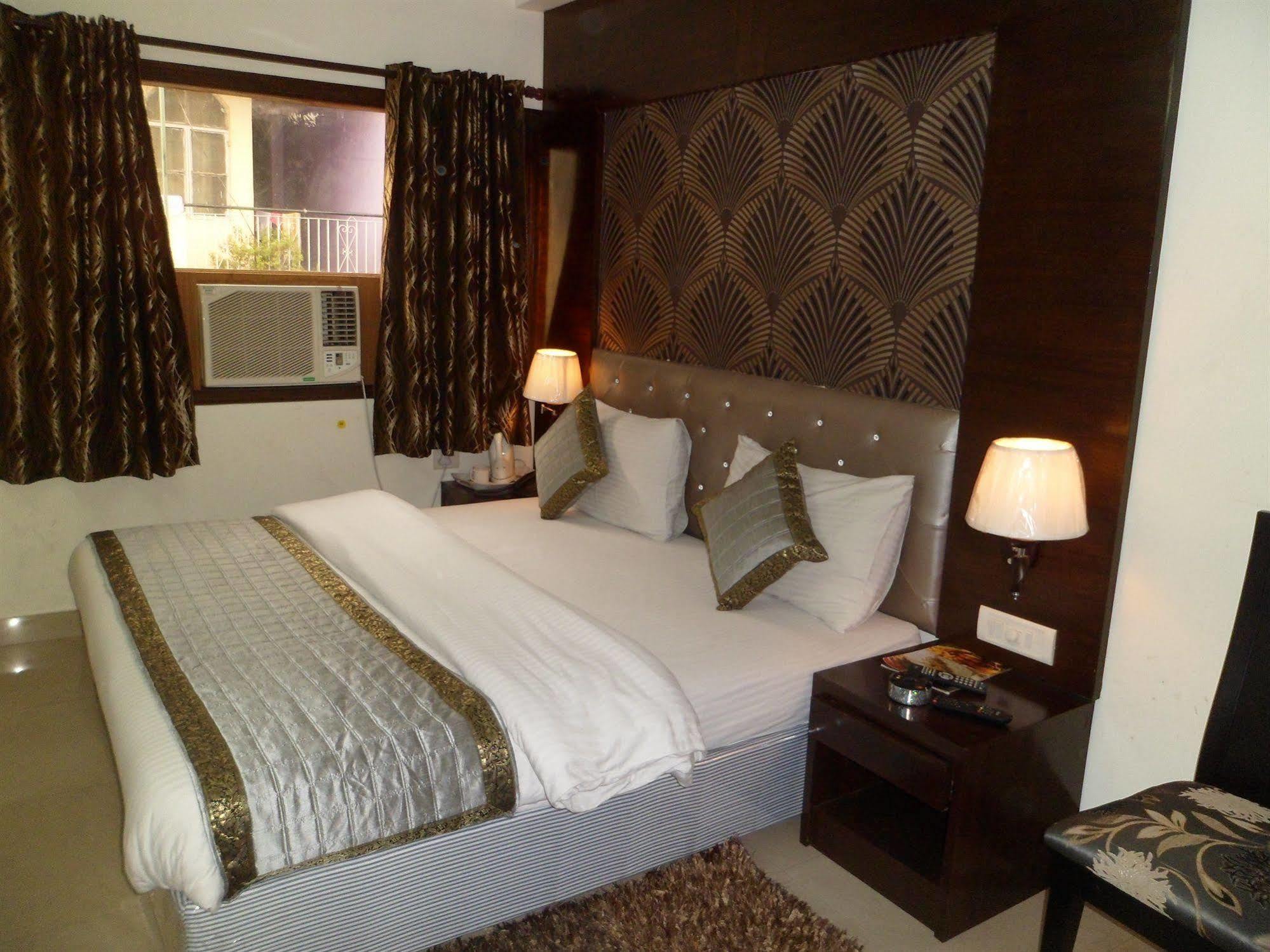 Hotel Arjun New Delhi Eksteriør billede