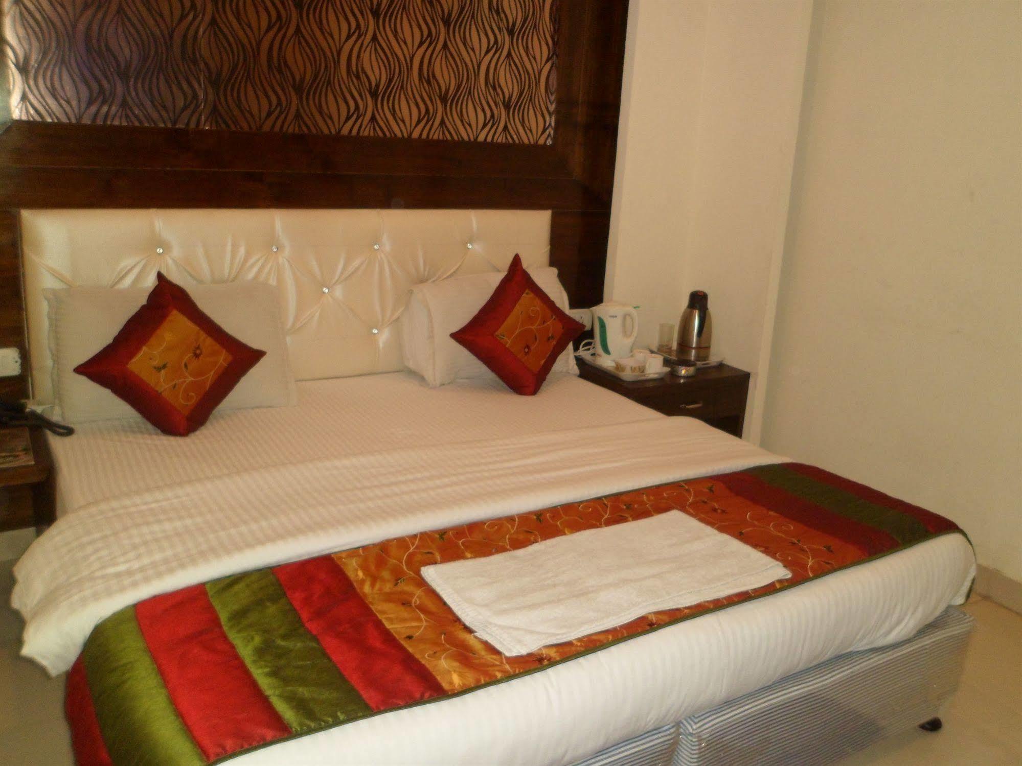 Hotel Arjun New Delhi Eksteriør billede