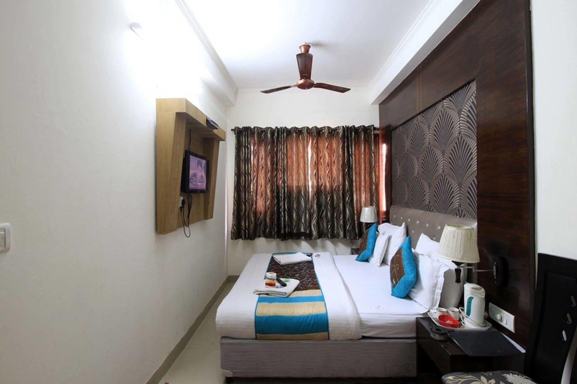 Hotel Arjun New Delhi Eksteriør billede