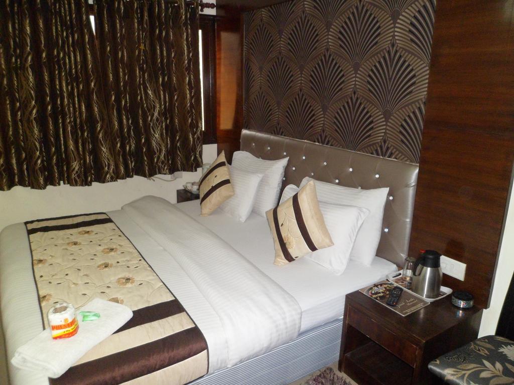 Hotel Arjun New Delhi Værelse billede